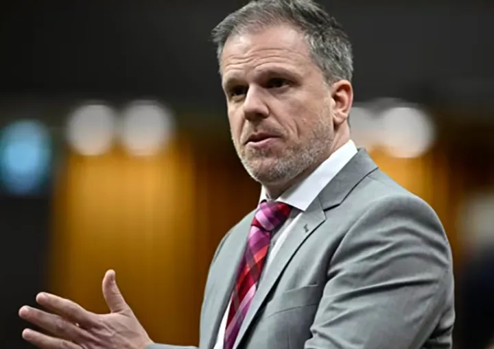 پوشش خدمات دندانپزشکی برای صدها هزار سالمند کانادایی از ماه آینده